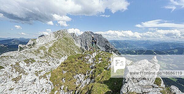 Mountaineer on a ridge trail  traversing the Hackenköpfe  Kaisergebirge  Wilder Kaiser  Kitzbühler Alps  Tyrol  Austria  Europe