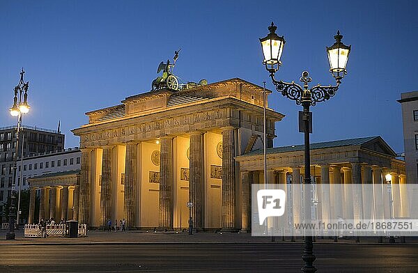 Brandenburger Tor  Rückseite  Platz des 18. März  Mitte  Berlin  Deutschland  Europa