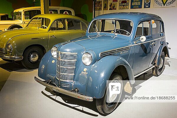 1951 Moskvitch Typ 400 Oldtimer  antikes Fahrzeug des sowjetischen Herstellers Moskvitch bei Autoworld  Oldtimermuseum  Brüssel  Belgien  Europa
