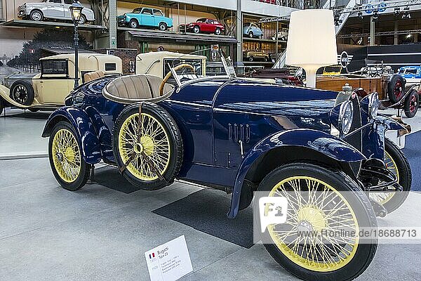 1921 Bugatti Typ 23 Brescia Zweisitzer  französischer Automobilklassiker  Oldtimer  antikes Fahrzeug bei Autoworld  Oldtimermuseum  Brüssel  Belgien  Europa