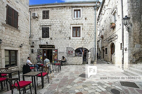 Historische Gassen und Plätze  Altstadt von Kotor  Bucht von Kotor  Montenegro  Europa