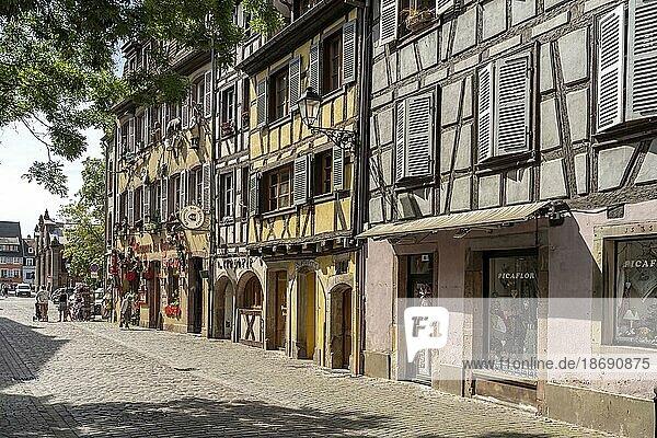 Fachwerkhäuser in der Altstadt von Colmar  Elsass  Frankreich  Europa