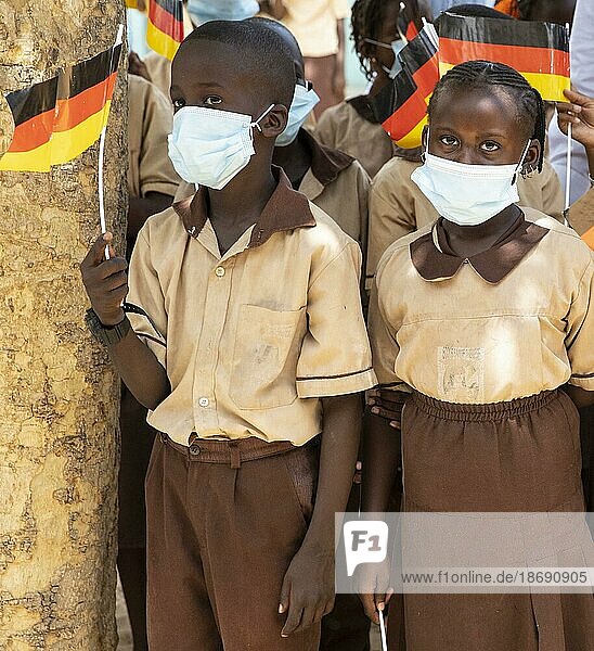 Children wearing nose-mouth protection in a school in Africa  Khombole  Senegal  17.06.2021.  Khombole  Senegal  Africa