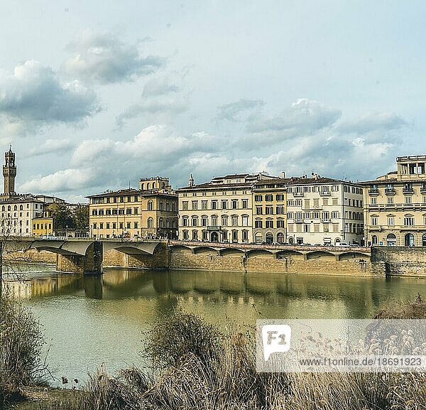 Blick auf die Stadt Florenz und den Fluss Arno