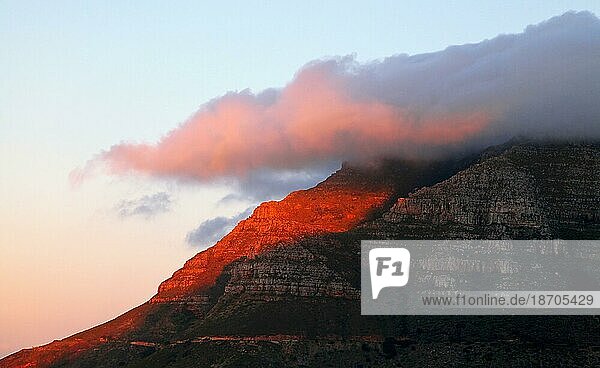 Evening light on Table Mountain  Cape Town  S