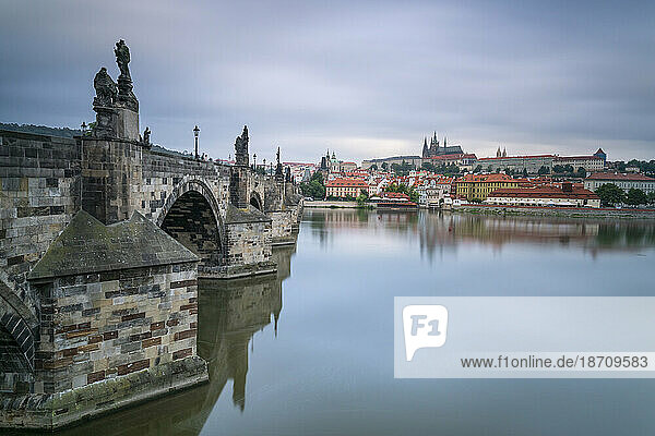 Prague Castle and Charles Bridge on Vltava River in city  UNESCO World Heritage Site  Prague  Bohemia  Czech Republic (Czechia)  Europe