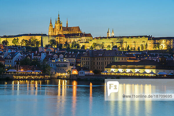Illuminated Prague Castle at twilight  UNESCO World Heritage Site  Prague  Bohemia  Czech Republic (Czechia)  Europe