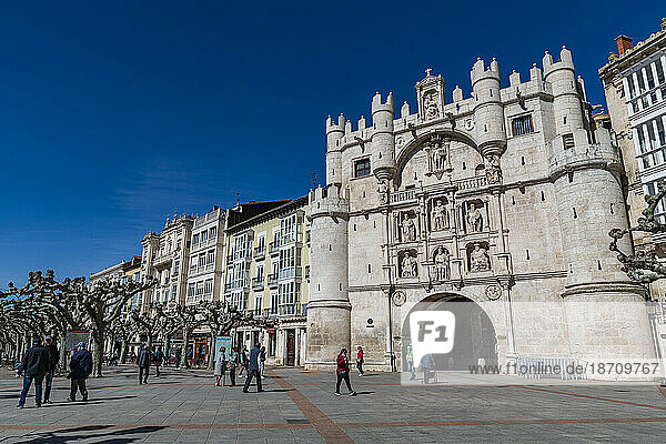 Santa Maria Gate  Burgos  UNESCO World Heritage Site  Castile and Leon  Spain  Europe
