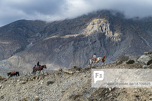 Horse riders on their way to the Vishnu Temple  Muktinath valley  Kingdom of Mustang  Himalayas  Nepal  Asia