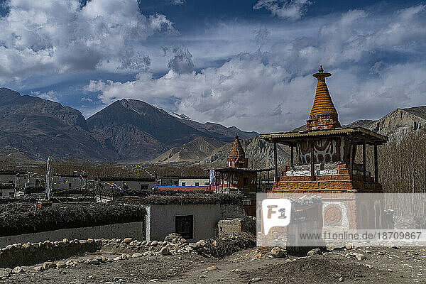 Colourfully painted Buddhist stupa  Kingdom of Mustang  Himalayas  Nepal  Asia