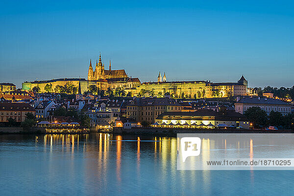 Illuminated Prague Castle at twilight  UNESCO World Heritage Site  Prague  Bohemia  Czech Republic (Czechia)  Europe