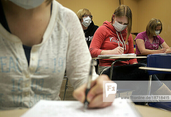 Students in masks to prevent Swine Flu  Nashville  Tennessee.