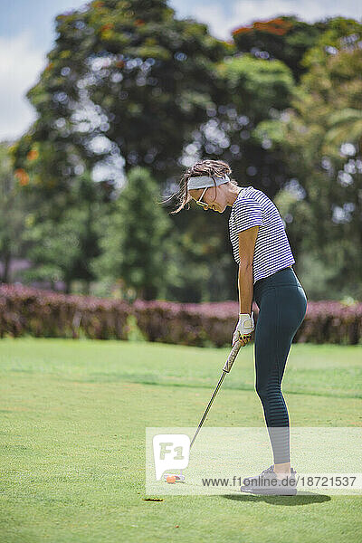 Woman playing golf  Bedugul  Bali  Indonesia