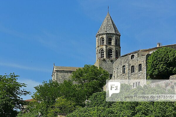 Blick auf gotische St-Michel Kirche erbaut 12. Jhdt  La Garde-Adhémar  Saint  Drôme  Tricastin  Provence  Frankreich  Europa