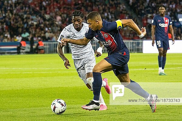 Kylian MBAPPE right (Paris St Germain) in a duel with Muhammed Cham SARACEVIC (Clermont Foot 63)