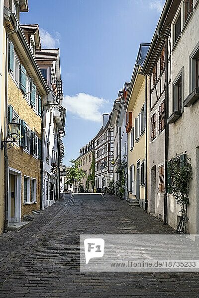 Die Schmidtengasse als Fußgängerzone in der Altstadt von Radolfzell am Bodensee  Landkreis Konstanz  Baden-Württemberg  Deutschland  Europa