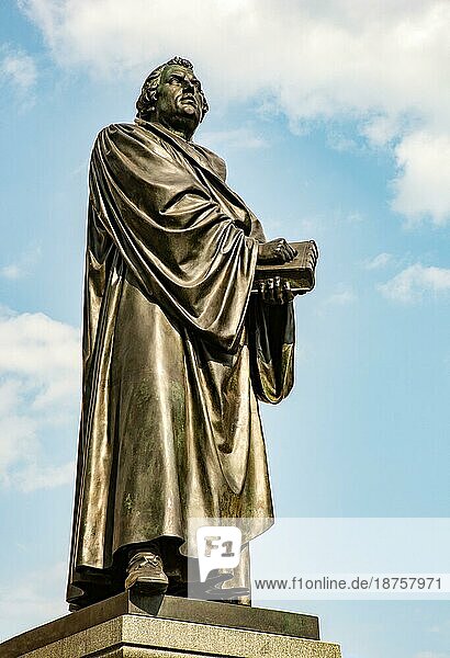 Bronzestatue von Martin Luther in Dresden  erbaut von Adolf von Donndorf 1885