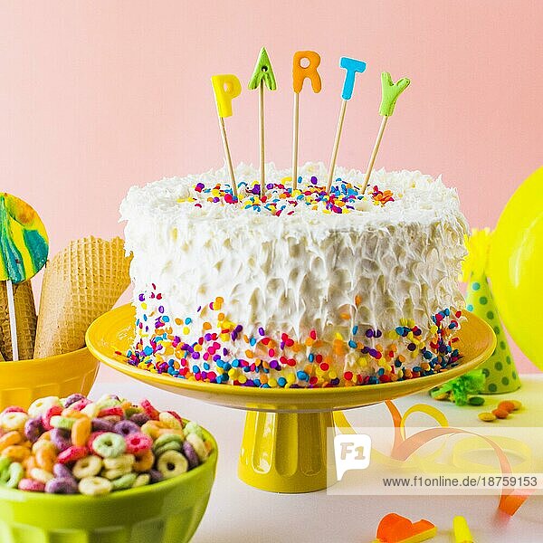 Close up leckere Party Kuchen mit Schüssel froot Schleife 2. Auflösung und hohe Qualität schönes Foto