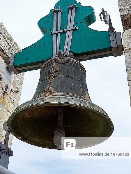 FARO  SÜDALGARVE/PORTUGAL - 7. MÄRZ: Der Glockenturm der Kathedrale in Faro Portugal am 7. März 2018