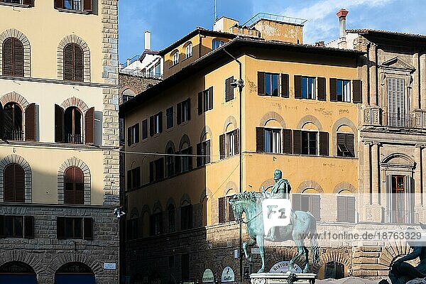 FLORENZ  TOSKANA/ITALIEN - 19. OKTOBER : Reiterstandbild von Cosimo I. ? Giambologna auf der Piazza della Signoria in Florenz am 19. Oktober 2019