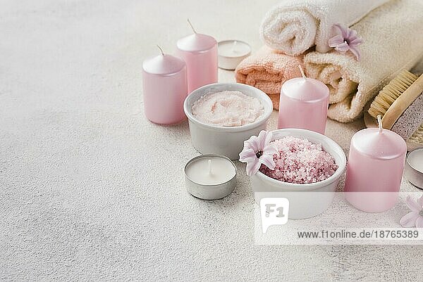 Nahaufnahme Hautpflege Spa Kerzen mit Handtuch