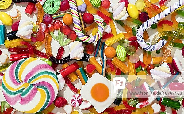 Arrangement aus verschiedenfarbigen Bonbons