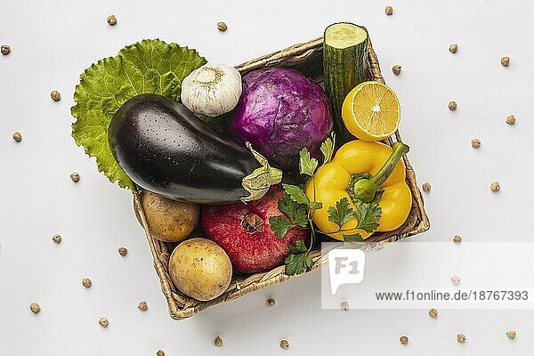 Flachlegekorb frisches Gemüse. Schönes Foto