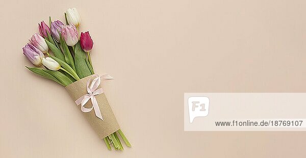 Foto Blumenstrauß aus Tulpen mit Kopierraum. Auflösung und hohe Qualität schönes Foto