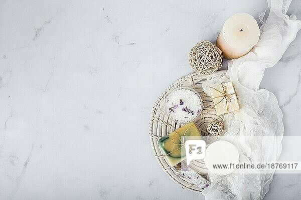 Draufsicht Rahmen mit Seife Kerze Marmor Hintergrund. Auflösung und hohe Qualität schönes Foto