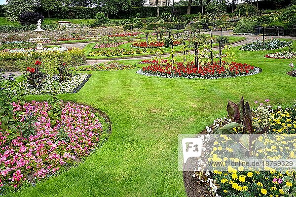 Blick auf eine Blumenausstellung im Quarry Park  Shrewsbury  Shropshire  England  Großbritannien  Europa