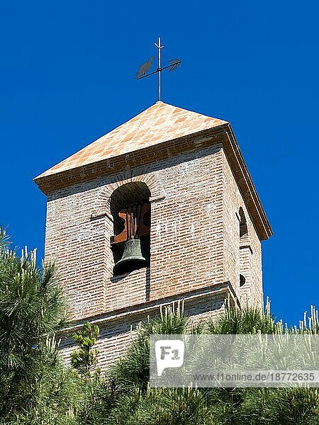 CASARES  ANDALUCIA/SPAIN - MAI 5 : Kirchturm in Casares Spanien am 5. Mai 2014