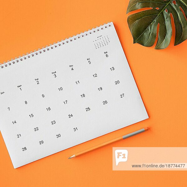 Kalender mit Bleistift monstera Blatt. Auflösung und hohe Qualität schönes Foto