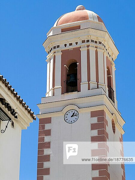 ESTEPONA  ANDALUCIA/SPAIN - MAI 5 : Glockenturm einer Kirche in Estepona Spanien am 5. Mai 2014