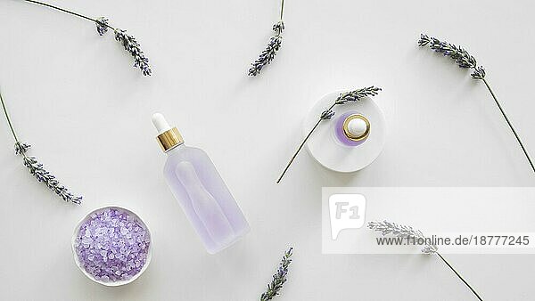Ansicht von oben Lavendel-Hautpflegeprodukte. Foto mit hoher Auflösung