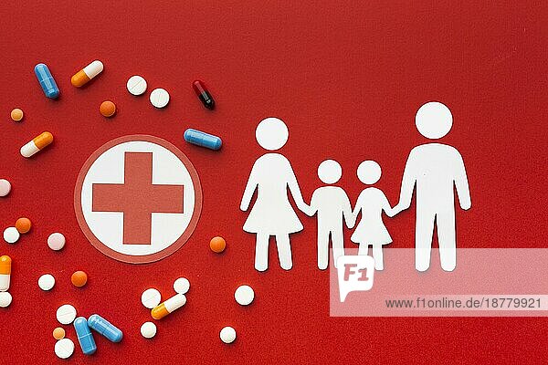 Familienformen aus Karton mit dem Symbol des roten Kreuzes für Drogen