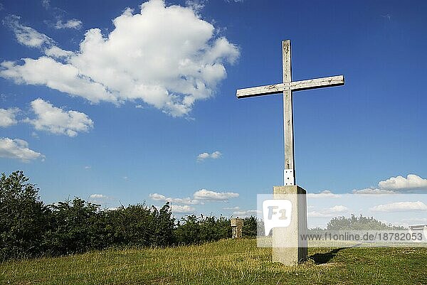 Religiöses Kreuz auf dem Gipfel des Hesselbergs Deutschland