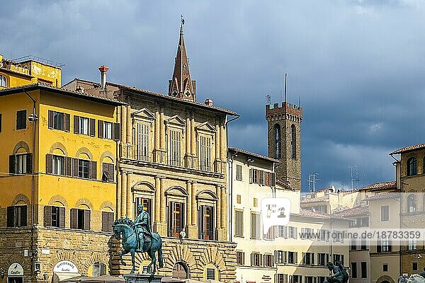 FLORENZ  TOSKANA/ITALIEN - 19. OKTOBER : Reiterstandbild von Cosimo I. ? Giambologna auf der Piazza della Signoria in Florenz am 19. Oktober 2019