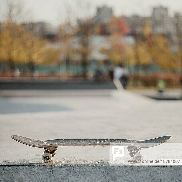 Skateboard im Freien Skatepark mit . hohe Auflösung Foto