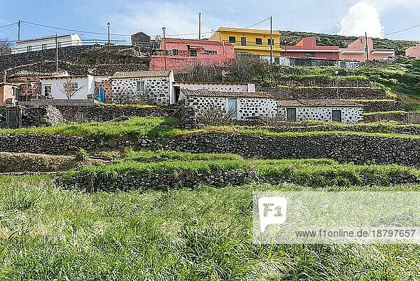 El Cercado  ein kleines Dorf mit einer wunderschönen Terrassenlandschaft im Hochland von La Gomera. Das Dorf ist berühmt für seine Töpfer und die Kunst und Handwerksläden auf dem Kanarischen Archipel