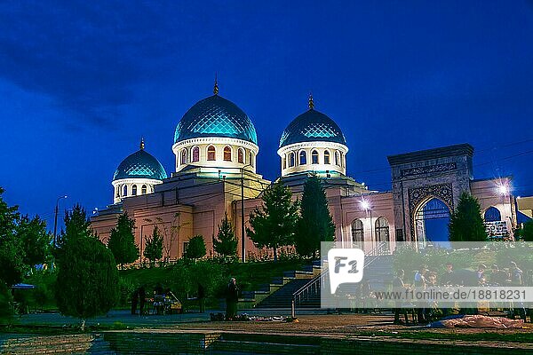 TASHKENT  UZBEKISTAN APR 28  2019: Khoja Ahror Valiy Moschee bekannt als Jama oder Dzhuma Moschee in Tashkent  Usbekistan  Asien