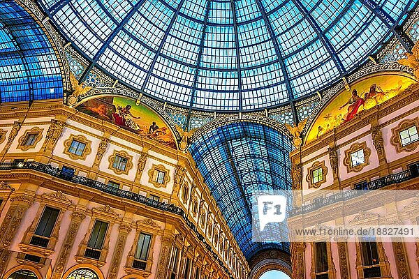 MAILAND  ITALIEN SEP 14  2018: Das Innere der historischen Galleria Vittorio Emanuele II im Besitz der Stadt Mailand im Herzen der Stadt