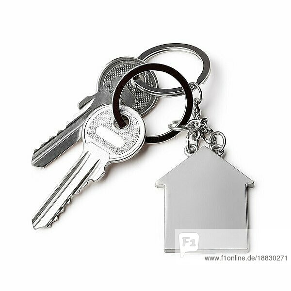 Hausschlüssel und Schlüsselbund auf weißem Hintergrund