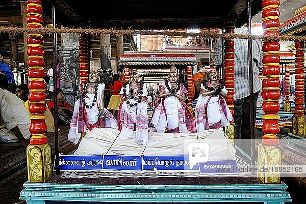 Bronzene saivitische Heilige beim Aruvaththumoovar-Fest in Mylapore  Chennai  Tamil Nadu  Indien  Asien