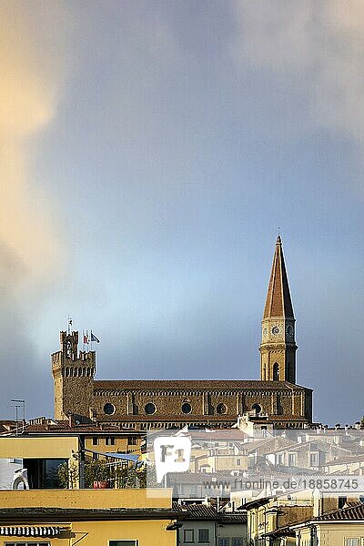 Arezzo  Toskana  Italien. Die Kathedrale (Cattedrale dei Santi Pietro e Donato) und der Palazzo dei Priori