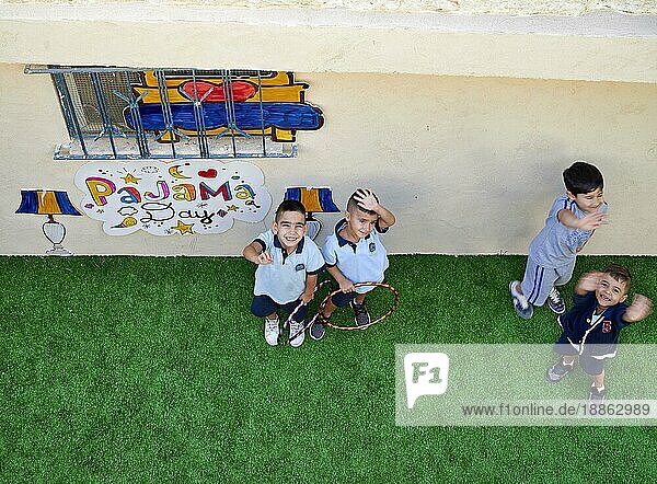 Jerusalem Israel. Spielende Kinder in einer Schule