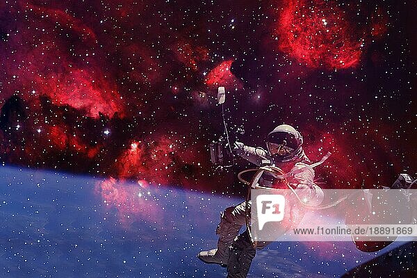 Astronaut. Nebel  Sternenhaufen im tiefen Weltraum. Science-Fiction-Kunst. Elemente dieses Bildes wurden von der NASA zur Verfügung gestellt