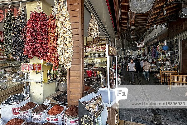 Geschäfte und Durchgang des alten Marktes in Sanliurfa  Türkei  am 07. September 2018  Sanliurfa  Türkei  September 07  Asien