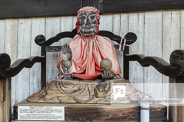 Nara Japan. Yakushi-ji-Schrein. Binzuru-Holzstatue aus der Edo-Zeit