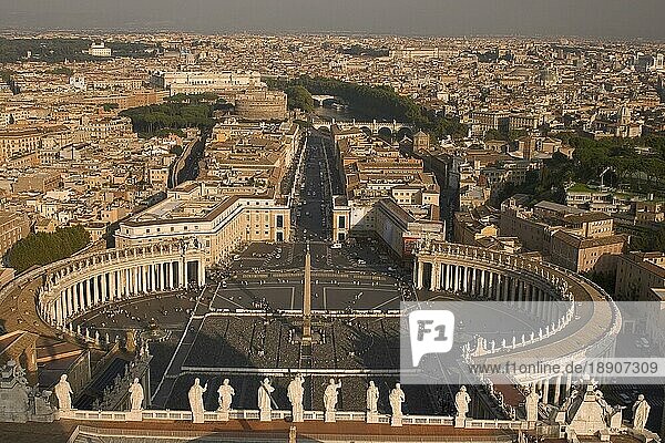 Petersplatz  Blick vom Petersdom  Vatikan  Rom  Italien  Europa