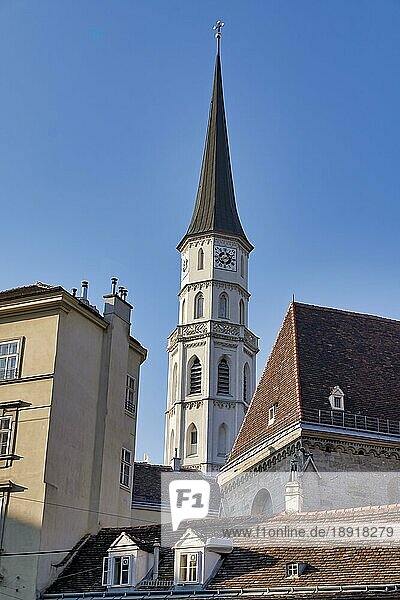 Der Glockenturm der Kirche St. Michael. Wien Österreich